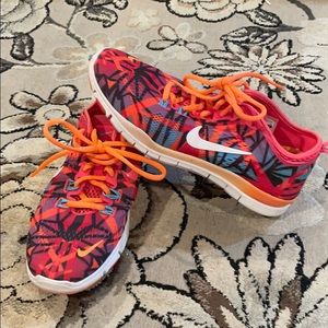 Women’s 6 Nike Free 5.0